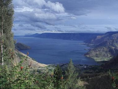 Asal Usul Danau Toba [ www.BlogApaAja.com ]