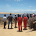 Comando da 56 CIPM acompanha autoridades e bombeiros na limpeza da praia de Baixio