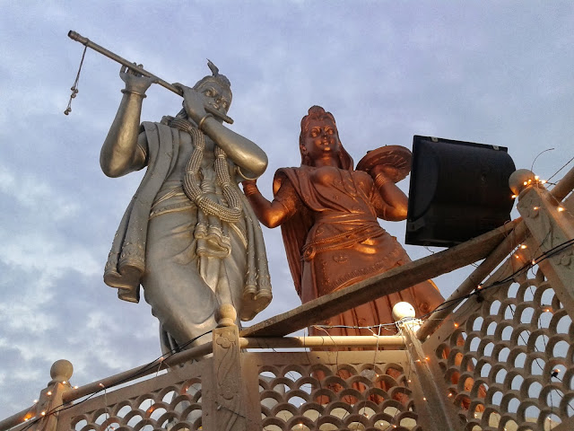 Lord Krishna and Radha Statue in Delhi, Lord Krishna and Radha Statue at Temple near Mukarba Chowk Flyover Delhi