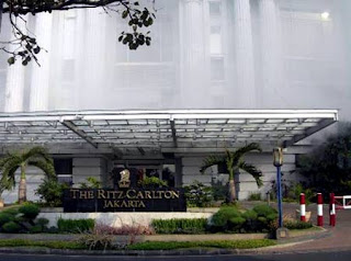 Ritz Carlton hancur di teror bom