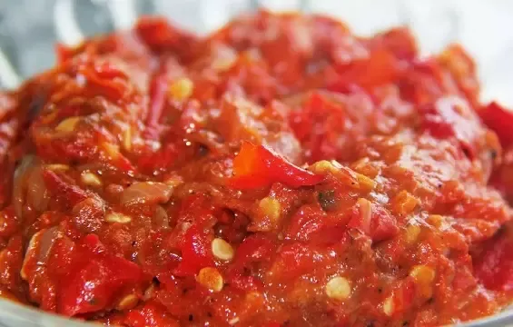 Sambal tomat khas sunda ini memang sangat banyak sekali penggemarnya.