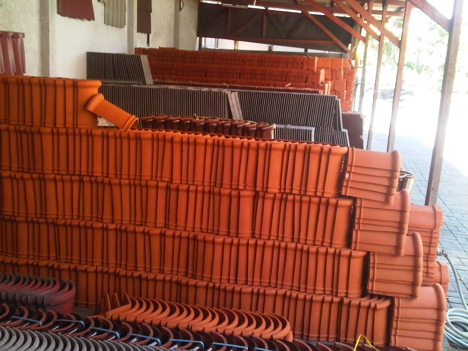 Distributor Genteng Karang Pilang KIA Kanmuri M Class