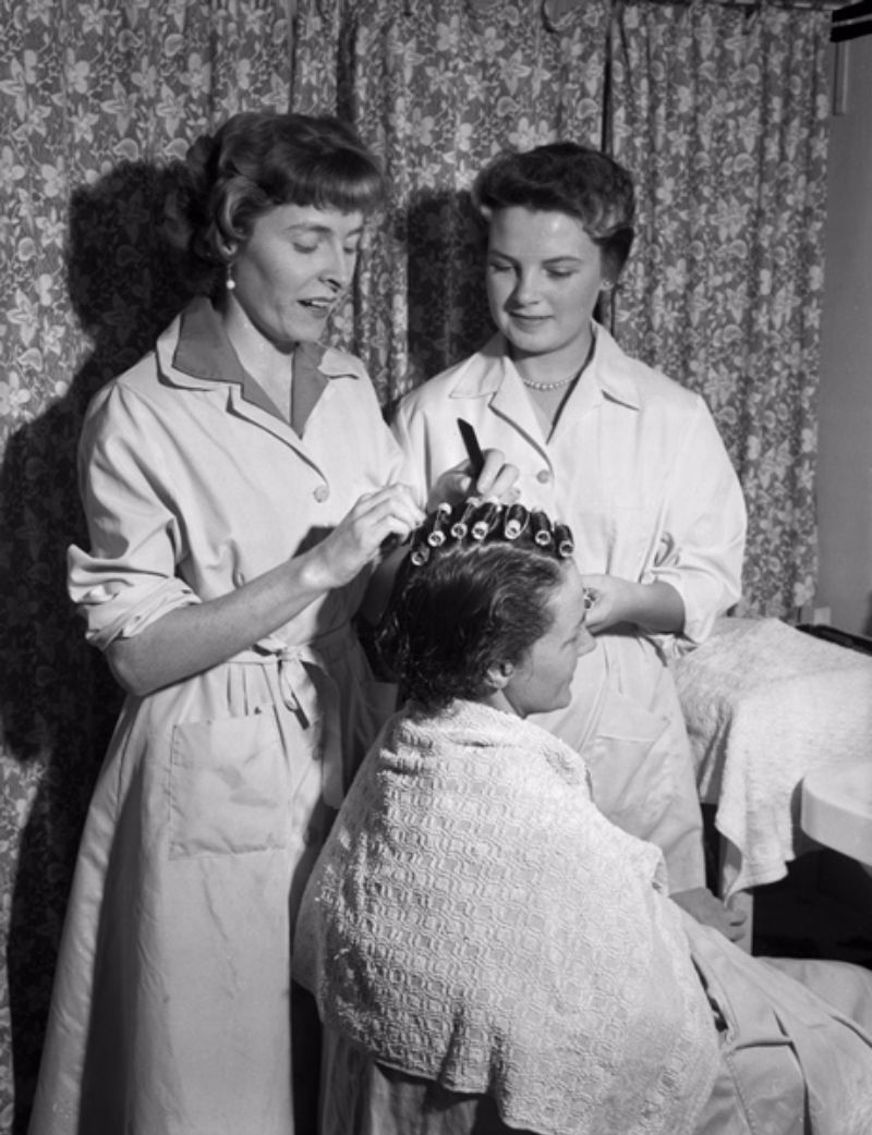 Inside Vintage Beauty Salons From the 1950s and 1960s 