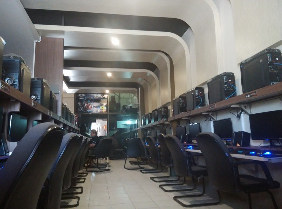 20 Desain  Warnet  dan Game  Center Minimalis Mewah dan Terbaik