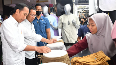 Tinjau Pasar Tanah Abang, Presiden Pastikan Aktivitas Perekonomian Sektor Riil Berjalan Baik