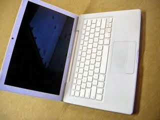 Apple MacBook 13" White Intel Core 2 Duo T7200, 2.0 GHZ, 1GB, 160 Gb Hard Drive, DVD Burner, Wi-fi, Camera, Mac Os 10.6 Snow Leopard and Ilife