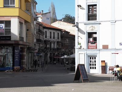 Calle Manuel Pedregal desde la plaza del General Ponte. Grado. Grupo Ultramar Acuarelistas