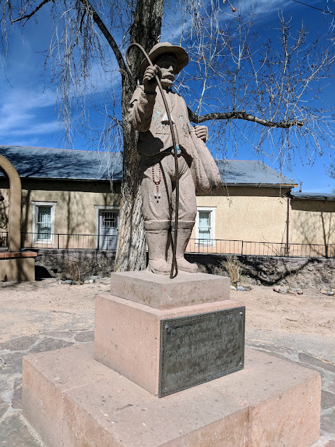 Місія Ель Сантуаріо де Чімайо. Чімайо. Нью-Мексико (El Santuario de Chimayo. Chimayo, New Mexico)