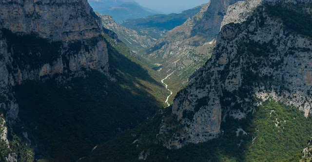 Ύμνους στην Ελλάδα, επεφύλαξε για τους μήνες Μάρτιο και Απρίλιο ο έντυπος και ηλεκτρονικός βρετανικός Τύπος, εκφράζοντας αισιοδοξία για το άνοιγμα της ελληνικής τουριστικής αγοράς μετά και τις πρόσφατες σχετικές ανακοινώσεις στην ΙΤΒ 2021, του υπουργού Τουρισμού, Χάρη Θεοχάρη, όπως τονίζεται σε ανακοίνωση του ΕΟΤ.