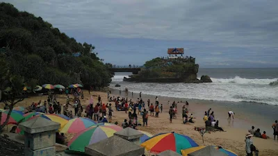 pantai kukup rame