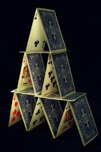 Deu a loca na lhama: Como fazer um castelo de cartas