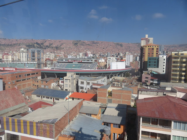 Der aktuelle Stand Im Moment befinde ich mich in La Paz, um Schulmaterial und erste benötigte Materialien für Iru einzukaufen. Es ist eine große Aufgabe, die ich nur mit eurer Hilfe schultern kann. Die Unterstützung der Gemeinschaft ist entscheidend, um dieses wichtige Bildungsprojekt zu verwirklichen und den Kindern in Iru eine bessere Zukunft zu ermöglichen.
