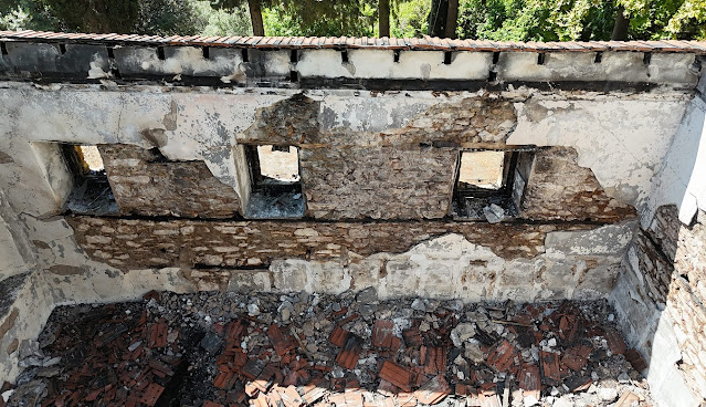 Έβαλαν φωτιά σε ιστορική εκκλησία 156 ετών στη Χαλκιδική