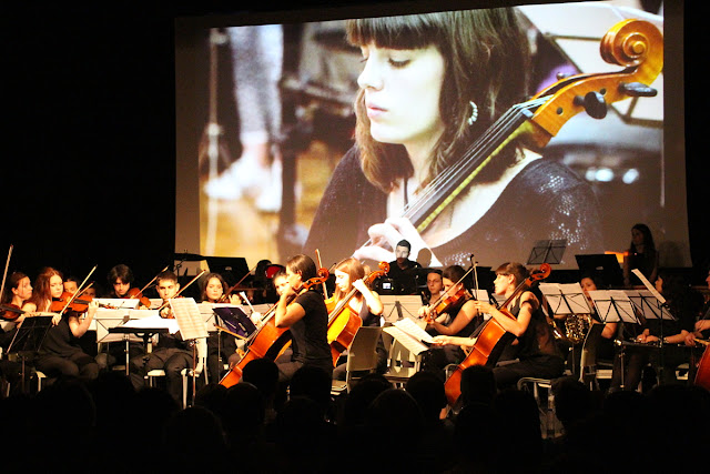 La orquesta Behotsik llena la casa de cultura de San Vicente con su concierto de clásicos del rock