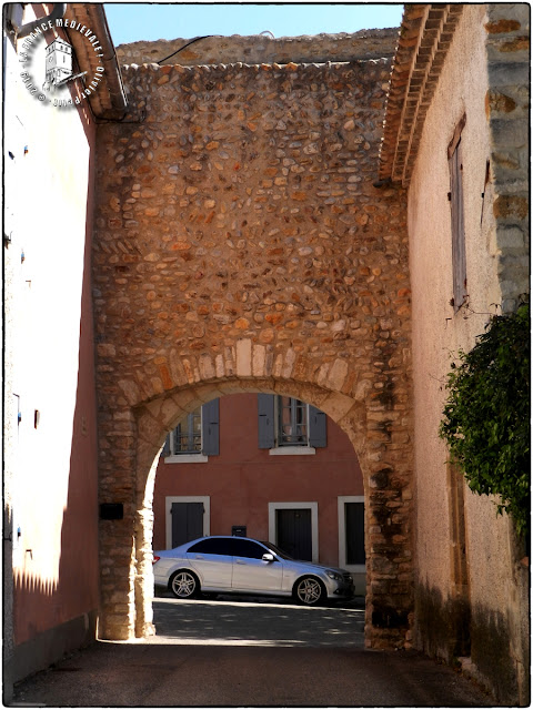 TULETTE (26) - Remparts médiévaux