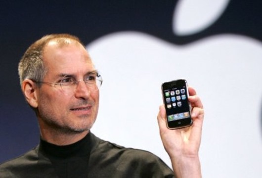 stivs-dzobss-steve-jobs-iphone-apple-47431897