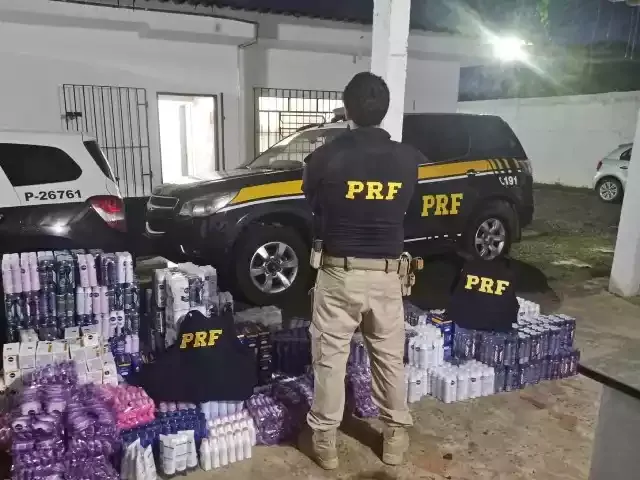 PRF prende 16 pessoas por saque de carga em Juquiá
