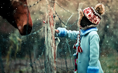 winter-snowflakes-horse-child-photo-wallpaper-1920x1200