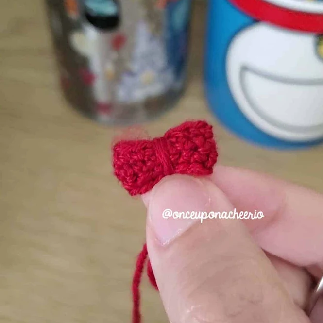 DIY Minnie Mouse Ring Crochet Pattern and Tutorial - Making Minnie's Bow