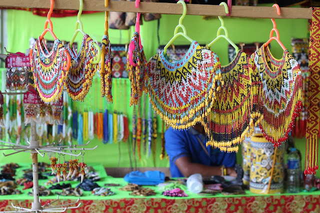 Penjual Manik Manik di Gawai Dayak XXXII di Rumah Radakng