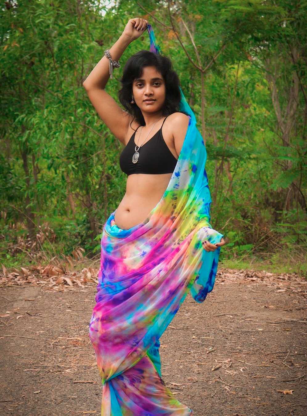 ACTRESS SOUMYA SHETTY HOT PHOTOSHOOT IN SAREE