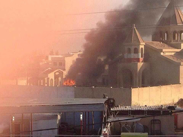 Incêndio da catedral de Mosul, nessa hora o frei Michael estava desaparecido resgatando documentos históricos.