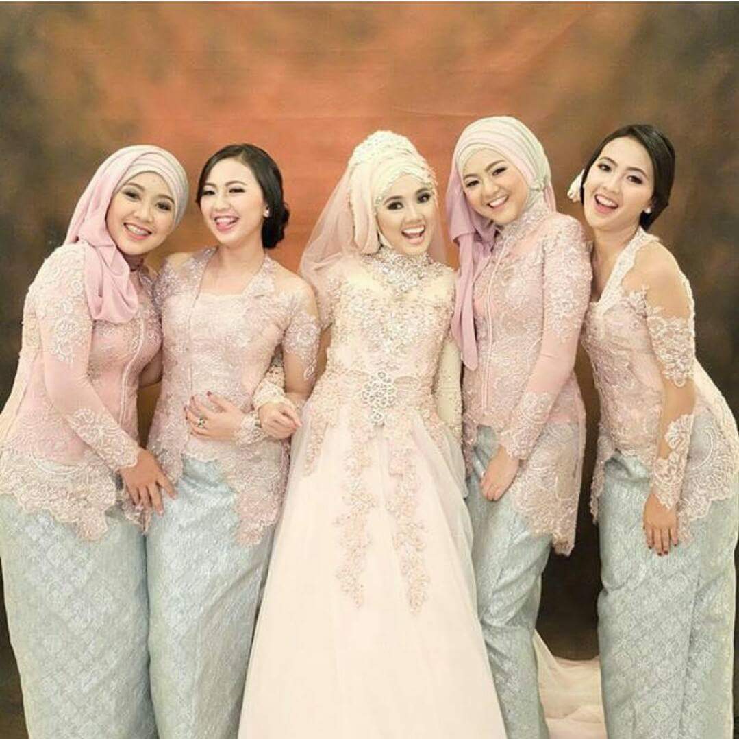 Model Kebaya Seragam  Trend 2019 untuk Pernikahan Acara 