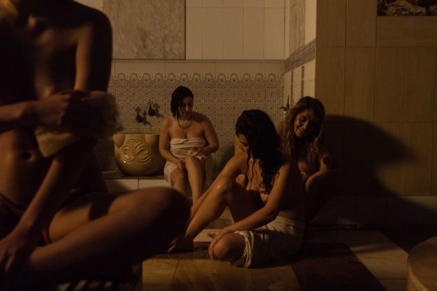 لبنانيات عاريات في الحمام أمام عدسات التصوير