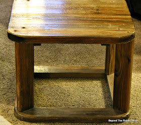 end table, repurposed, trash to treasure, wood table, paint, Beyond The Picket Fence, http://bec4-beyondthepicketfence.blogspot.com/2015/02/end-table-or-what-to-do-with-ugly-table.html