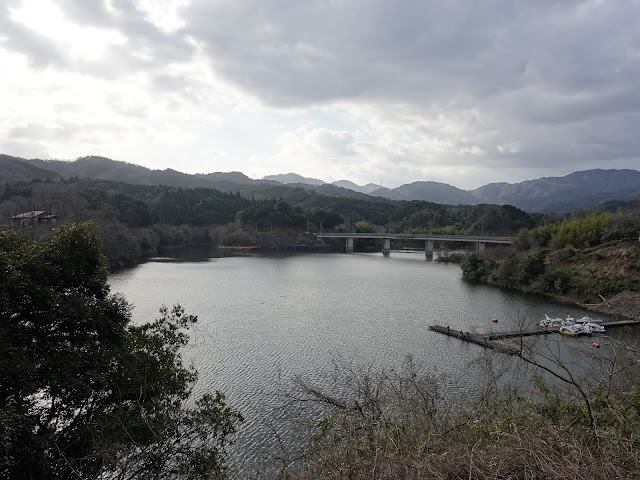 鳥取県道180号伯耆溝口停車場線　緑水湖の眺望　上長田大橋