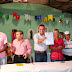 Secretário Luis Fernando Silva mostra ordem de serviço assinada, ao lado de vereadores de São Luís