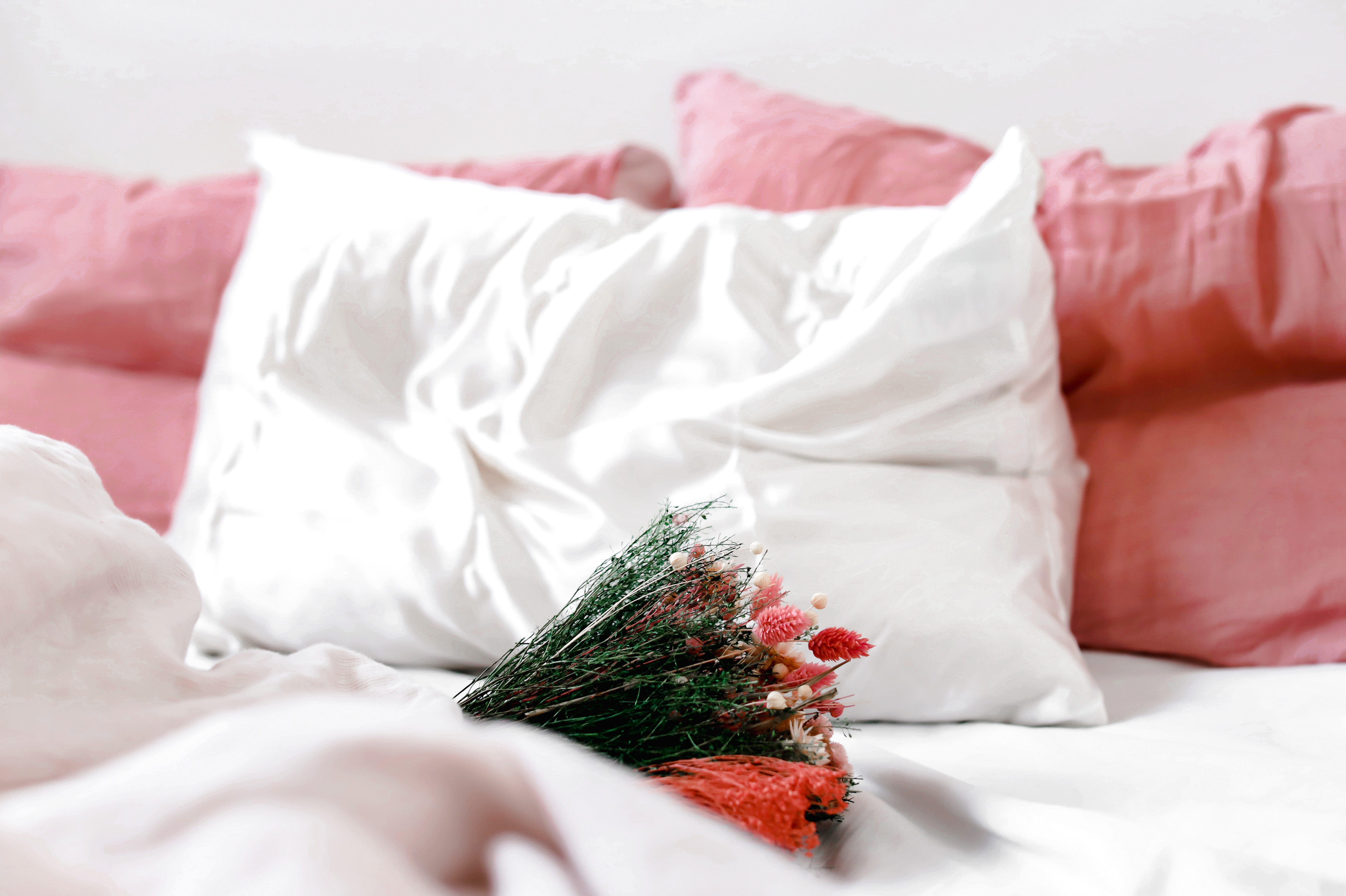 Un oreiller en soie: incontournable pour ta routine de beauté