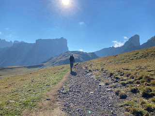 The trail leading to Forcella di Giau.