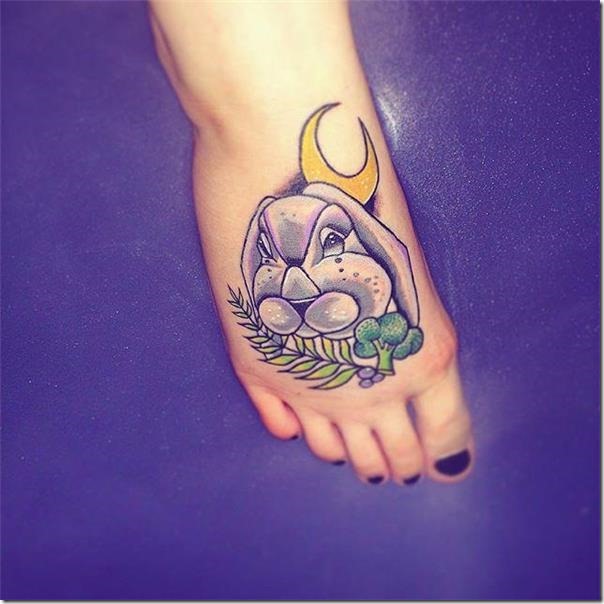 tatuaje-de-conejo-de-color-en-pie tatuaje-de-conejo-de-color-en-pie