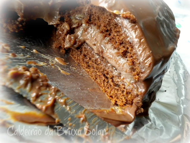 bolo de chocolate e café