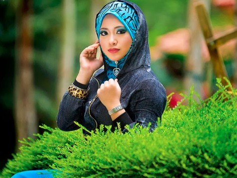 "artis indonesia yang menggunakan hijab"