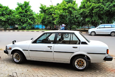 modifikasi mobil sedan toyota corolla dx