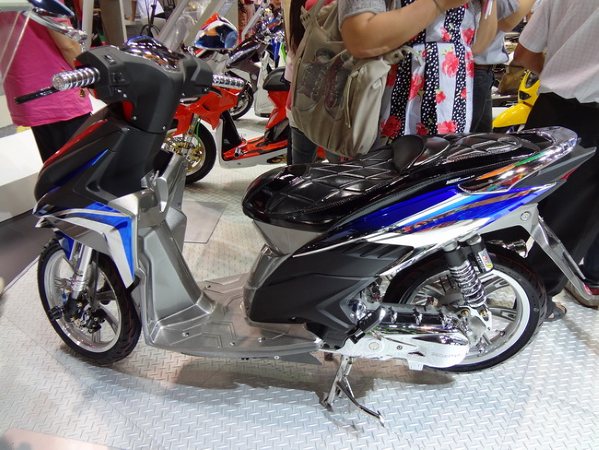 efek benturan lubang pada vario, mio soul gt vs vario 125,  velg power vario 125,  vario cbs modifikasi ring 17, 