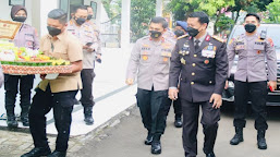 HUT TNI Ke-76, Kapolda Banten Beri Kejutan Kepada Danrem 064/MY