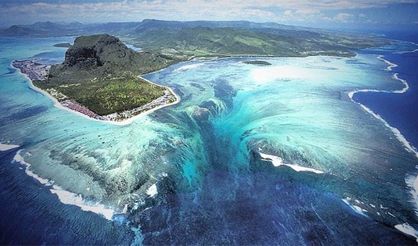 These 20 Unbelievable Pictures Might Look Like An Illusion But They Are Absolutely Real - Underwater Water Fall