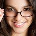 Cara Memilih Kacamata Sesuai Bentuk dan Warna Kulit