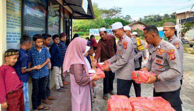 Menjabat Kapolsek Ranto Peureulak, Ipda Andi Ananta Santuni Puluhan Anak Yatim dan Silaturahmi Dengan Para Tokoh