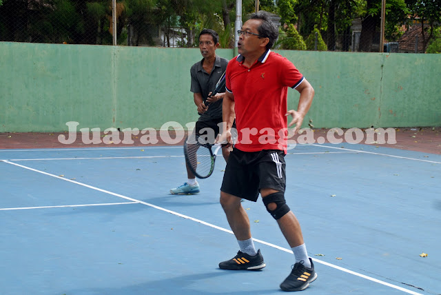 Tennis: Aji Santoso (kaos merah) dan Kusmeidi