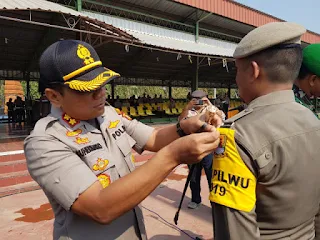 Polres Cirebon Gelar Apel terpadu dalam rangka kesiapan pengamanan pungut suara Pilkuwu serentak tahun 2019.