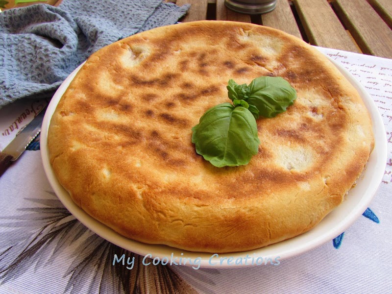 Фокача на тиган с шунка, моцарела и домати * Focaccia in padella con prosciutto cotto e mozzarella