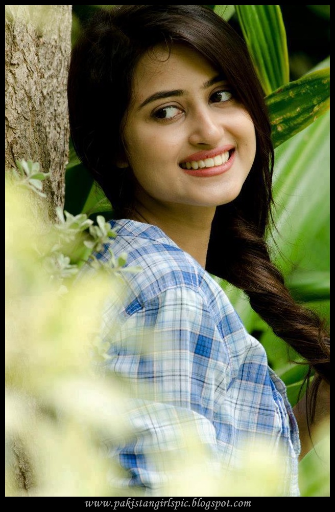 India Girls Hot Photos: pakistani drama actress sajal ali