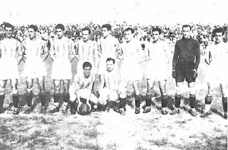 📸REAL VALLADOLID DEPORTIVO 📆24 mayo 1942 ➡️Sin ordenar Ispizua, Barrios, Sasot, Busquet, Torquemada, Tellado, Cárdenas, Barinaga, Sañudo, Viso y Aparicio. REAL VALLADOLID DEPORTIVO 3 🆚 CLUB ATLÉTICO AVIACIÓN 3 Resultado eliminatoria: REAL VALLADOLID DEPORTIVO 6 🆚 CLUB ATLÉTICO AVIACIÓN 5 Domingo 24/05/1942, 19:00 horas. Copa del Generalísimo, cuartos de final, partido de ida. Valladolid, estadio Municipal de Valladolid. GOLES: ⚽0-1: 15’, Campos. ⚽1-1: 20’, Sañudo. ⚽2-1: 60’, Aparicio. ⚽2-2: 70’, Arencibia. ⚽2-3: 75’, Arencibia. ⚽3-3: 85’, Cárdenas