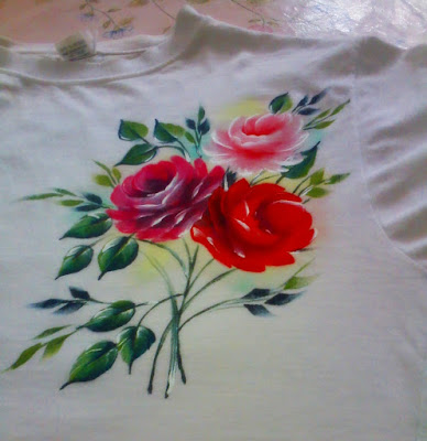 camiseta pintada a mão