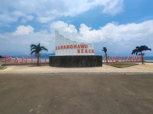 Pantai karang hawu