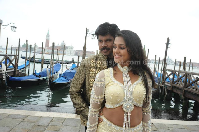 Remya Nambeesan hot navel in ilaignan